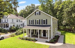 42 Hillside Ave, Bedford, MA 01730