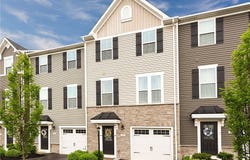 225 Chesna, Whitehall, PA 15234