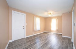 1421 N 4th Avenue E, Newton, IA 50208