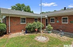 13 BIRCH Drive, Chatham, IL 62629