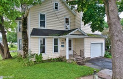 211 Avenue L, Matamoras, PA 18336