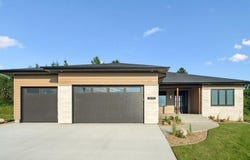 3659 McLain Way, Hiawatha, IA 52233