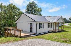 994 Pinecrest Rd, Jacksboro, TN 37757