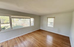 8424 N Fox Croft Ln, Fox Point, WI 53217