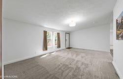 521 Poplar Ave, Jellico, TN 37762