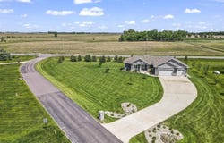 27164 Fairway Pl, Sioux Falls, SD 57108