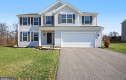 3660 PEBBLE RUN Drive, DOVER, PA 17315