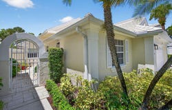 10 Brighton Court, Palm Beach Gardens, FL 33418
