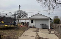 25123 Mackinac, Roseville, MI 48066