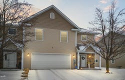 233 Shadow Wood Circle, Archbald, PA 18403