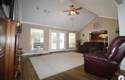 138 Weatherby Dr, Hooks, TX 75561
