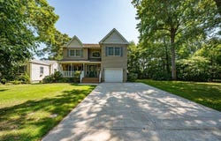 29 Bailey Avenue, Babylon, NY 11702