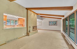 1524 Spring Valley Dr, Racine, WI 53405