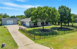 300 Anita Lane, Waxahachie, TX 75165