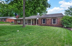 404 Oakmont Circle, Ballwin, MO 63011