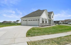 1603 Switchgrass St, Oconomowoc, WI 53066