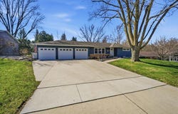 1924 Timberledge Drive, Cedar Falls, IA 50613