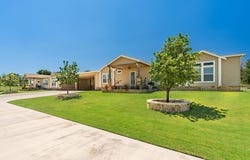 126-130 Robby Ln, Kerrville, TX 78028