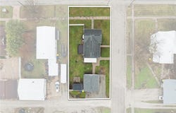 516 E 4th St, Vinton, IA 52349