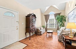 9 Gallop Ln, Franklin Twp., NJ 08873-5342