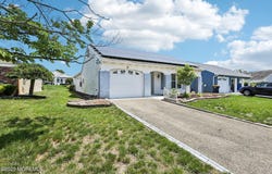 12 Oakham, Manchester, NJ 08759