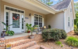 255 West Hedgelawn Way, Southern Pines, NC 28387
