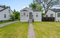 18914 Elkhart, Harper Woods, MI 48225