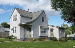 1713 N 5TH Street, Clinton, IA 52732