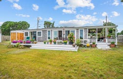 16 Gulls Cove Road, West Yarmouth, MA 02673