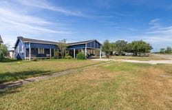 310 E 2nd, Bishop, TX 78343