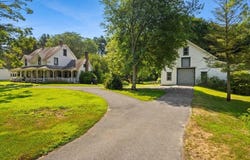 1091 Middleboro Ave, Taunton, MA 02718