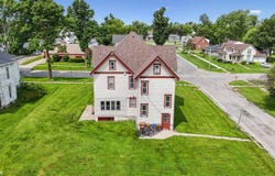 1132 Main Street, Grinnell, IA 50112