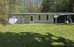 6026 State Highway 221, Bledsoe, KY 40810