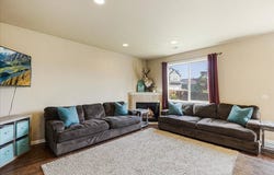 750 NE Cascadia Ridge Dr, Estacada, OR 97023