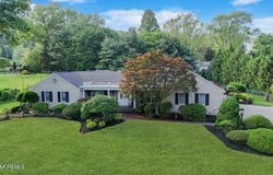 27 Southview Terrace S, Middletown, NJ 07748