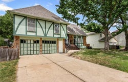 1952 Sleepy Hollow Drive, Olathe, KS 66062
