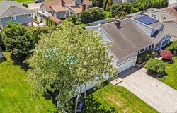 9 W Orlando Street, Massapequa, NY 11758