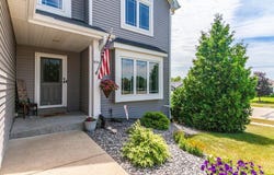 833 Goldenview Ct, Oconomowoc, WI 53066