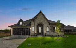 304 Alina Street, Burleson, TX 76028