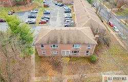 15 York Drive, Edison, NJ 08817