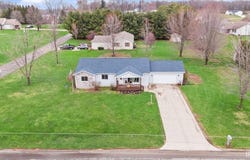 2804 E Lapoint Drive, Milford, IN 46542