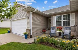 1600 Hunters Creek Way, IA 52302