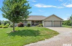 495 S Griffith Creek Road, Mechanicsburg, IL 62545