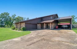 905 W 11th, Clarksville, TX 75426