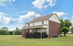 499 Crazy Doe Road, Lexington, TN 38351
