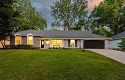 11 W Bridlespur Drive, Kansas City, MO 64114