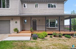404 Cedar Ct, Madison, SD 57042