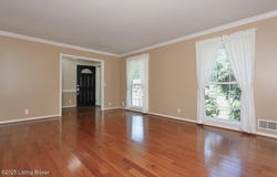 605 Rothbury Ln, Louisville, KY 40243