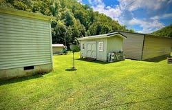 27 Riggs Dr, Raccoon, KY 41501
