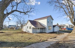 809 Jefferson Avenue, Lowden, IA 52255